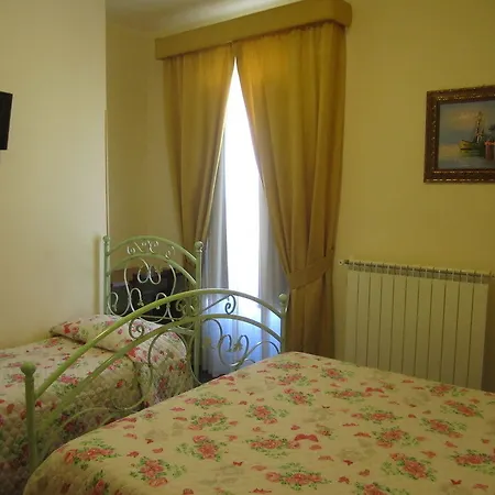 H24 Oda ve Kahvaltı 3*